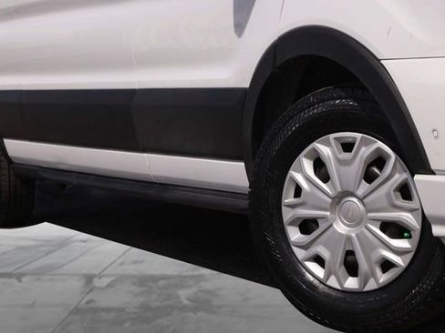 Used 2023 Ford Transit 350 XLT image 3