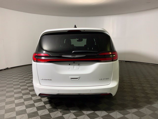 Used 2026 Chrysler Pacifica Limited FWD image 6