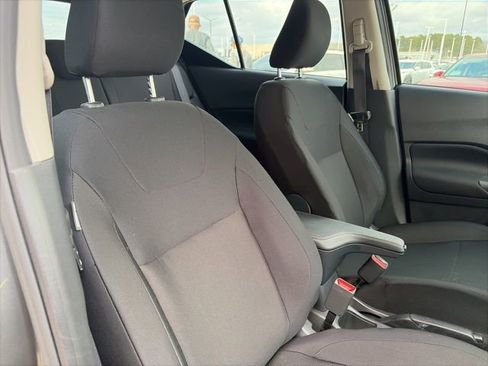 Certified 2025 Nissan Kicks Play S image 21