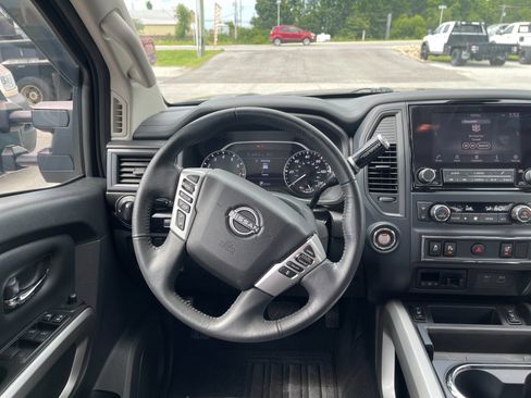 Used 2023 Nissan Titan SV w/ SV Convenience Package RWD image 16