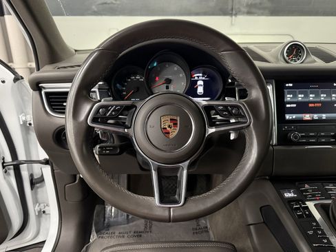 Used 2017 Porsche Macan S image 24