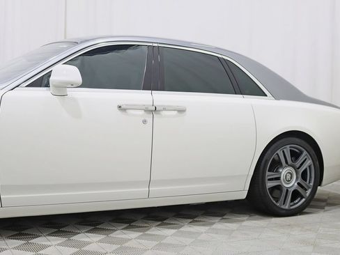 Used 2016 Rolls-Royce Ghost RWD image 3
