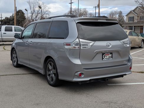 Used 2017 Toyota Sienna SE image 8