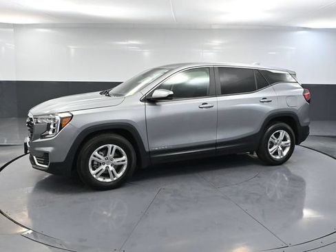 Used 2024 GMC Terrain SLE FWD image 10