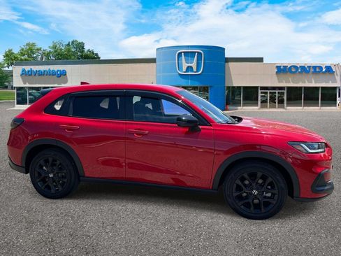 Certified 2025 Honda HR-V Sport image 3