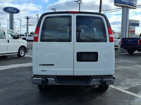 Used 2024 Chevrolet Express 2500 w/ Driver Convenience Package image 4