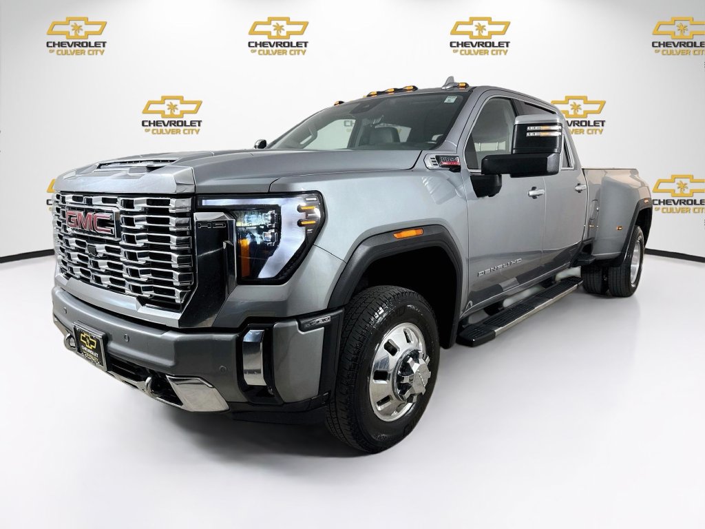 Used 2024 GMC Sierra 3500 Denali w/ Denali Reserve Package AWD/4WD image 3