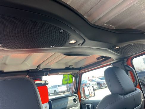 Used 2025 Jeep Gladiator Sport image 17