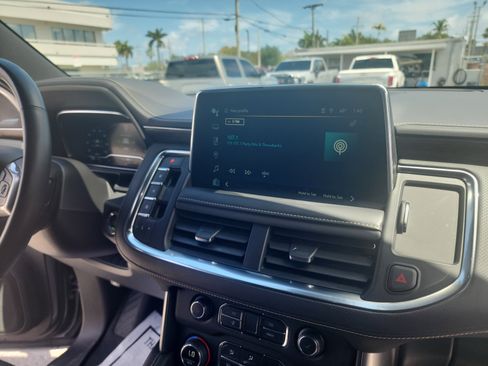 Used 2023 Chevrolet Suburban Premier image 31