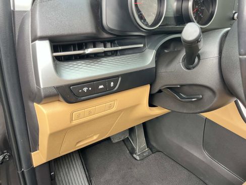 Certified 2024 Kia Carnival LX image 31