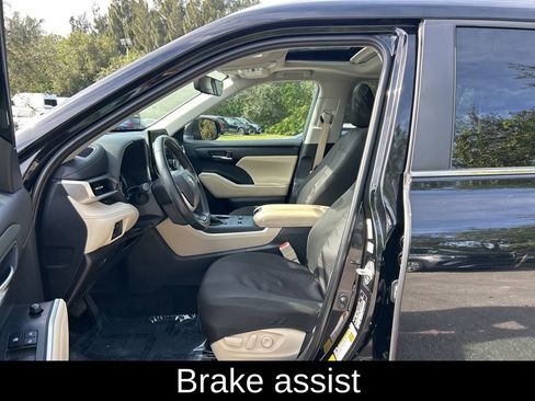 Used 2023 Toyota Highlander L image 15