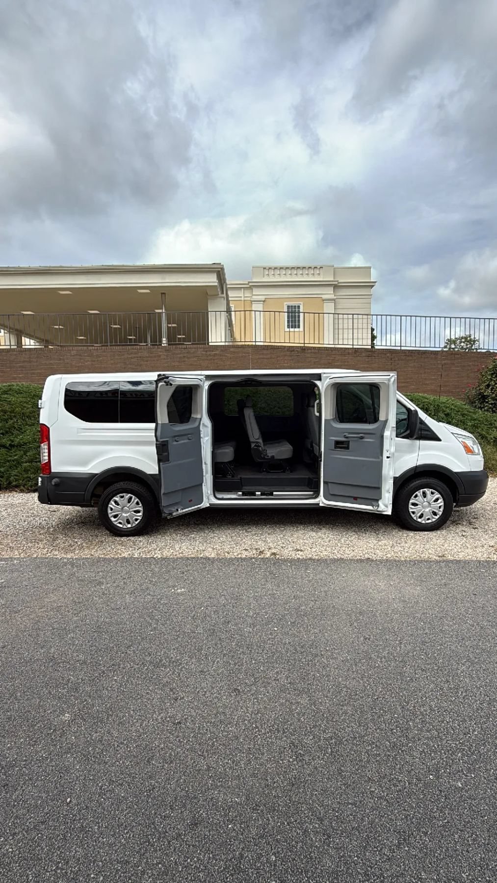 Used 2015 Ford Transit 350 XLT RWD image 24