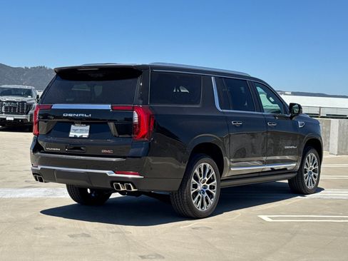 New 2026 GMC Yukon XL Denali w/ Denali Reserve Package AWD/4WD image 16