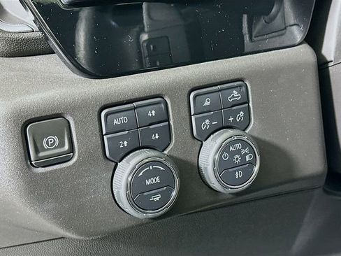 Used 2024 Chevrolet Silverado 1500 LT Trail Boss w/ LT Trail Boss Premium Package AWD/4WD image 13