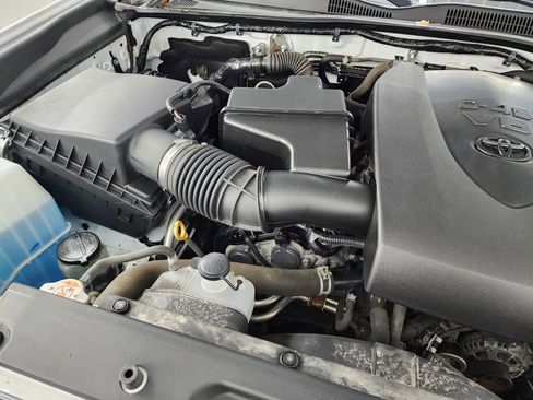 Used 2019 Toyota Tacoma Limited image 19