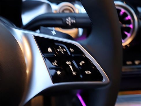 New 2025 Mercedes-Benz GLB 250 4MATIC image 32