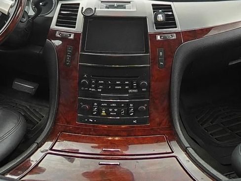 Used 2012 Cadillac Escalade Premium AWD/4WD image 21