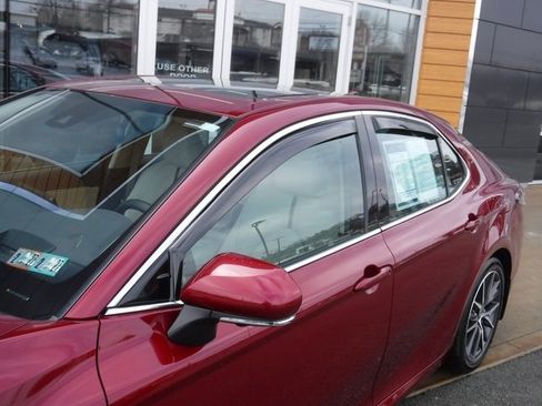 Used 2022 Toyota Camry XLE w/ Navigation Upgrade Package image 4