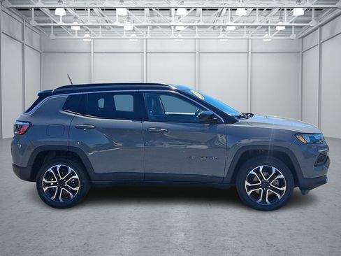 Used 2022 Jeep Compass Limited w/ Sun and Sound Group AWD/4WD image 10
