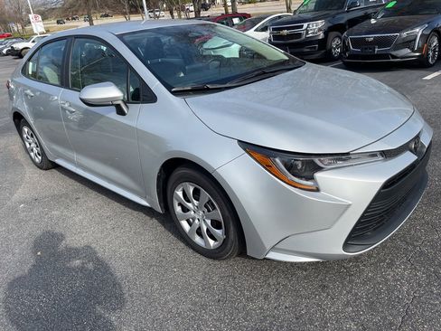 Used 2025 Toyota Corolla LE w/ Convenience Package image 4
