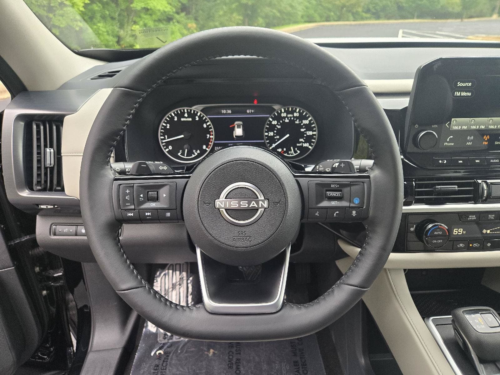 Used 2025 Nissan Pathfinder SL AWD/4WD image 17