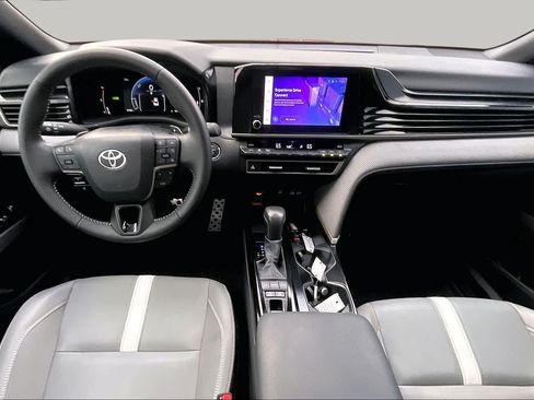 Used 2025 Toyota Camry SE w/ Convenience Package FWD image 15