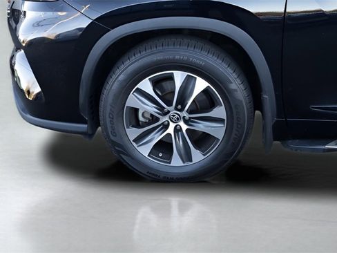 Certified 2022 Toyota Highlander XLE image 45