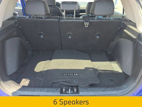 Used 2023 Hyundai Venue Limited FWD image 8