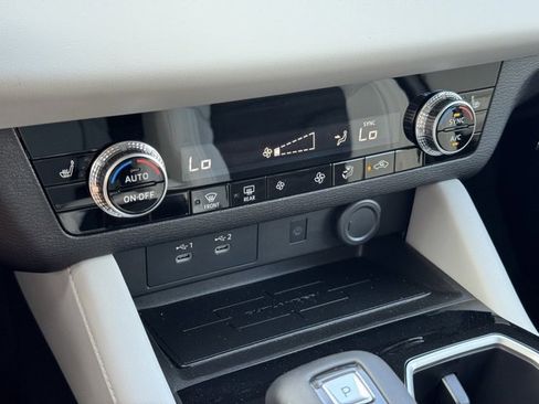 New 2025 Mitsubishi Outlander SE image 30