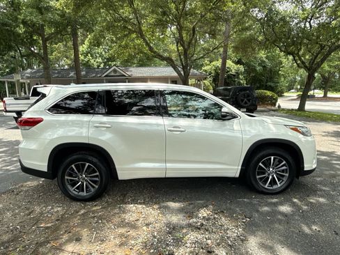 Used 2018 Toyota Highlander XLE FWD image 6