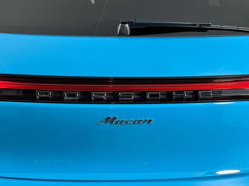 Used 2022 Porsche Macan image 35