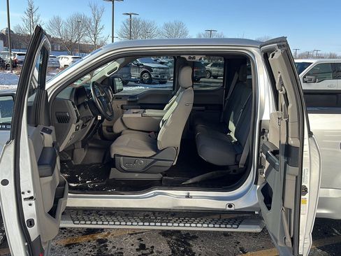 Used 2017 Ford F150 XLT w/ Equipment Group 302A Luxury image 22