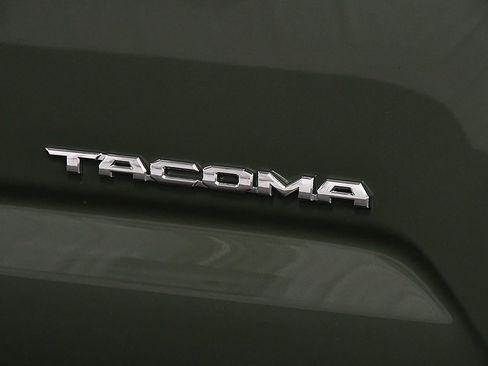 Used 2021 Toyota Tacoma TRD Off-Road image 10