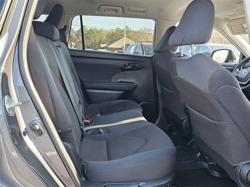 Certified 2023 Toyota Highlander L image 16