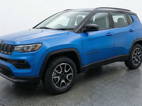 Used 2025 Jeep Compass Trailhawk AWD/4WD image 3