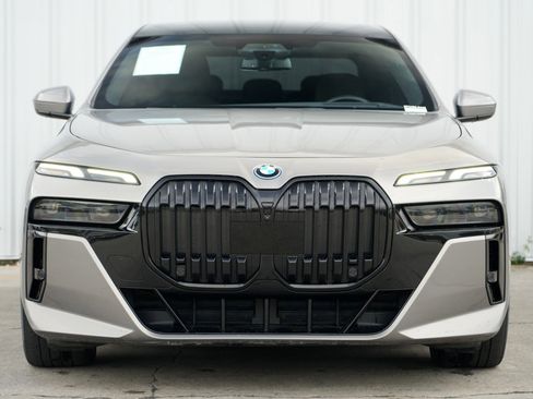 Used 2023 BMW i7 xDrive60 image 7