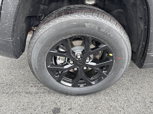 New 2026 Jeep Grand Cherokee Altitude AWD/4WD image 7