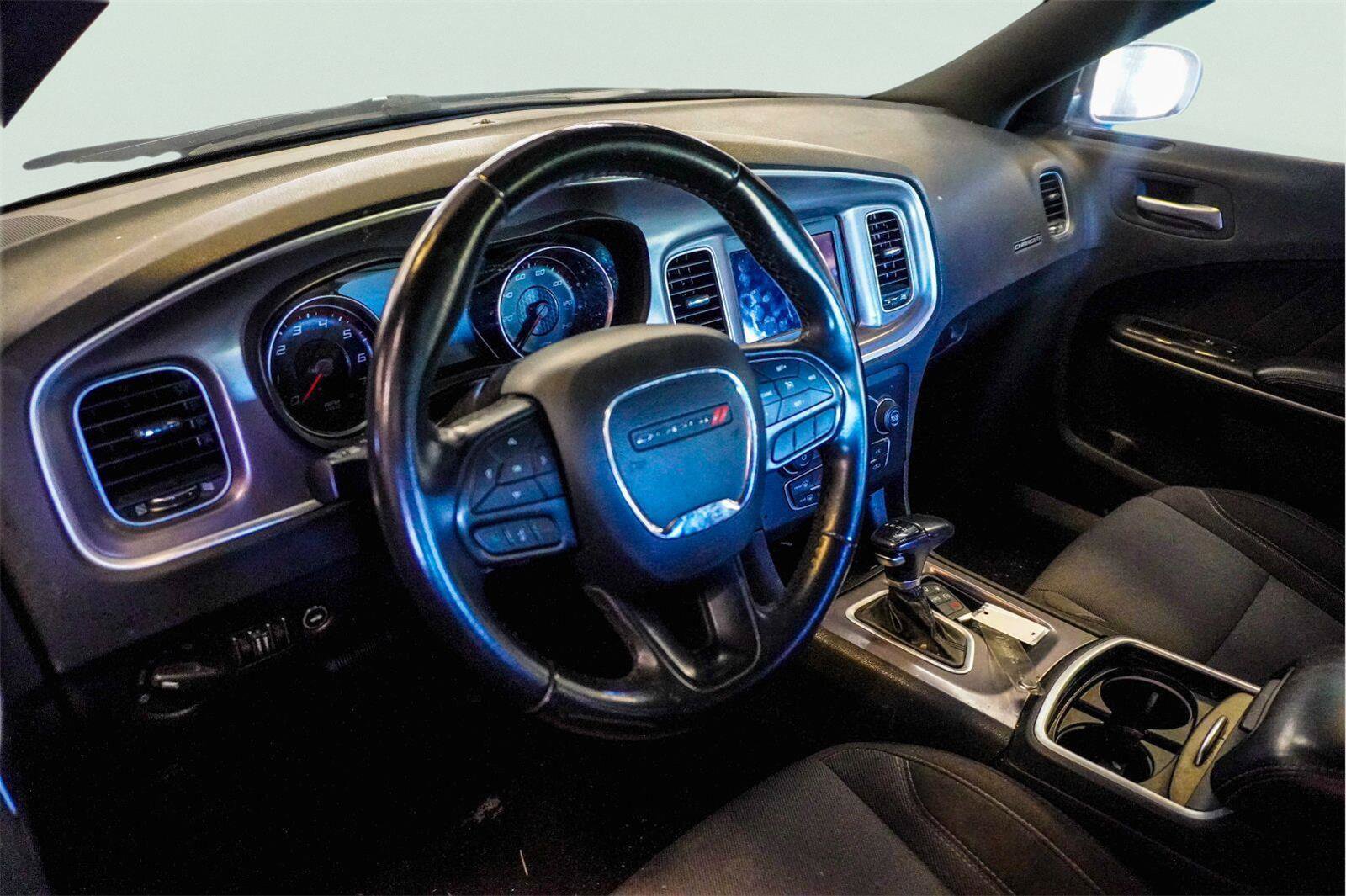 Used 2022 Dodge Charger SXT RWD image 3