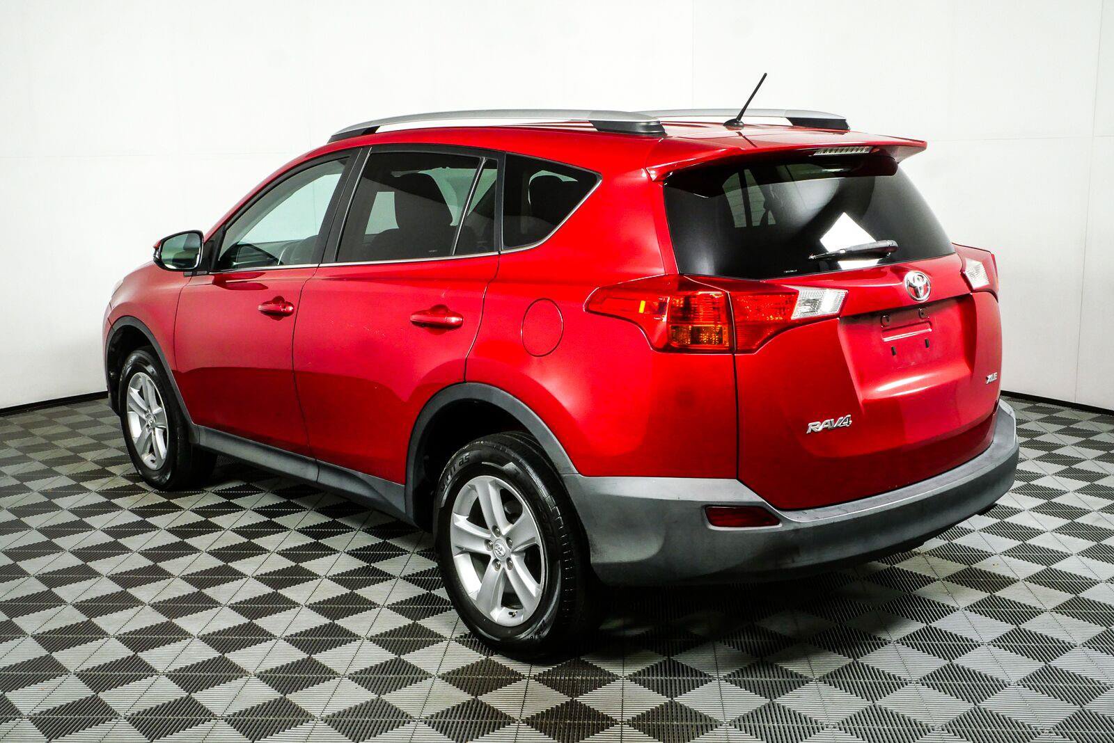 Used 2013 Toyota RAV4 XLE FWD image 26