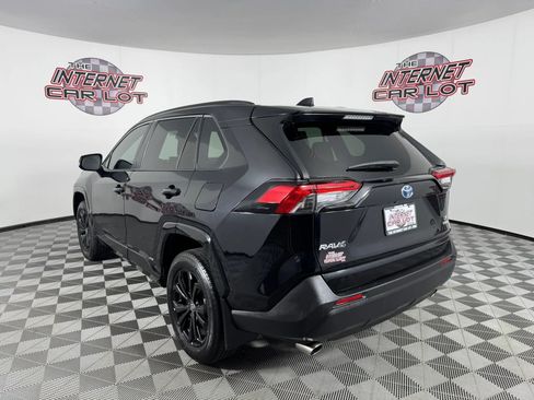 Used 2022 Toyota RAV4 SE AWD/4WD image 5
