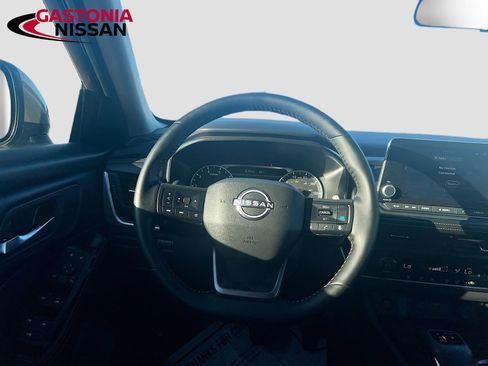 Used 2025 Nissan Rogue SV image 27