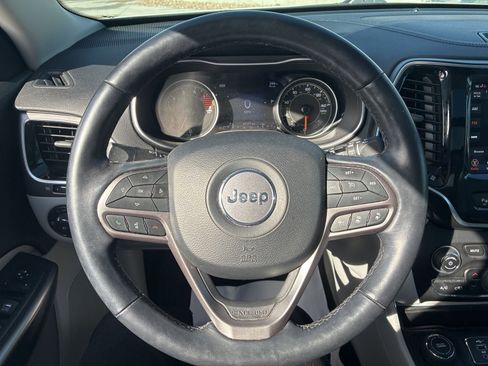 Used 2021 Jeep Cherokee Limited image 24