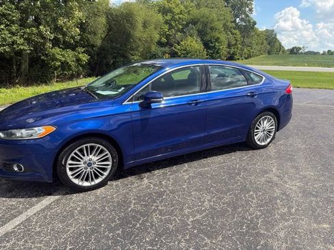 Used 2016 Ford Fusion SE w/ Equipment Group 202A FWD image 2