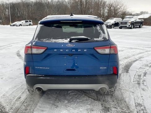 Used 2022 Ford Escape Titanium image 4