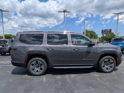 Used 2024 Jeep Wagoneer Series II w/ Flexible Seating Group AWD/4WD image 9