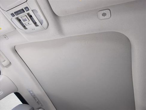 Used 2023 Toyota Highlander Platinum image 16