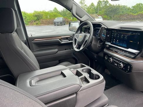 Used 2023 Chevrolet Silverado 1500 LT AWD/4WD image 9