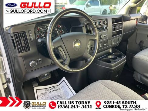Used 2022 Chevrolet Express 3500 w/ Driver Convenience Package RWD image 10