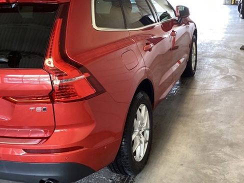 Used 2018 Volvo XC60 T5 Momentum w/ Advanced Package image 11