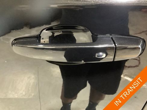 Used 2023 Chevrolet Traverse LT AWD/4WD image 13